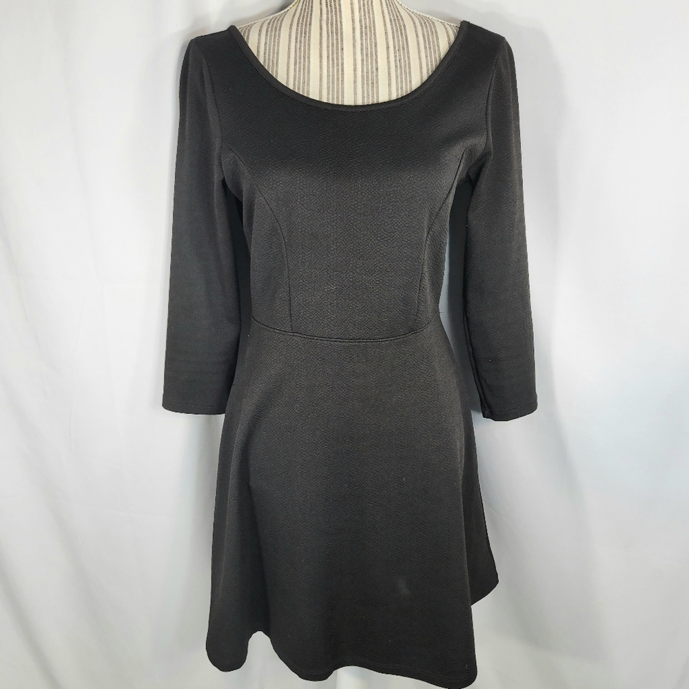 BONGO Black Semi-Circle Back Opening 3/4 Sleeve Skater Dress Size Medium